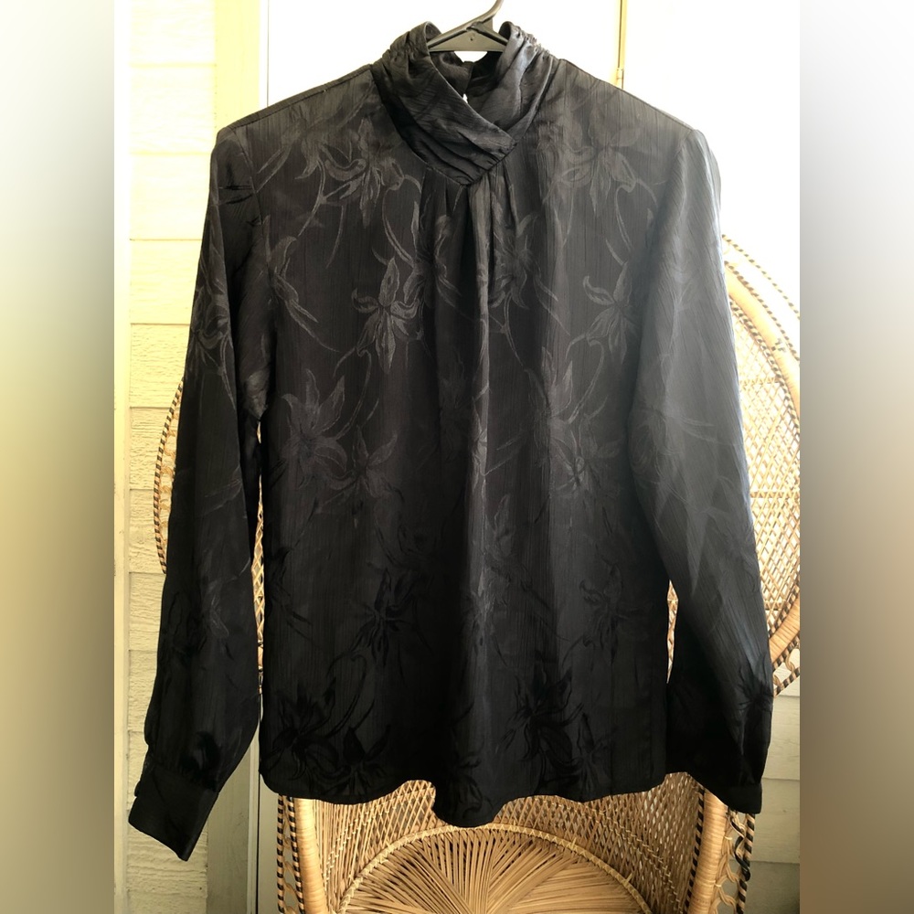 Vintage Notations Black Layered Collar Long-Sleeve Blouse w/Shiny Floral Design